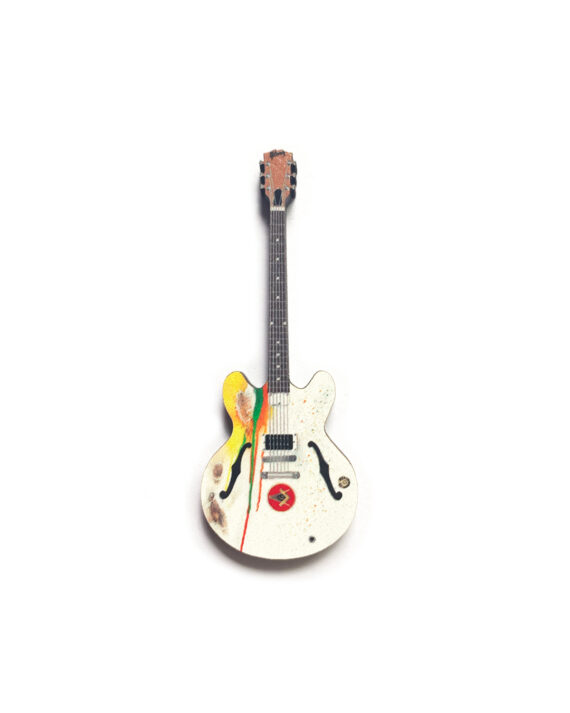 Tom Delonge White Gibson Guitar PIn